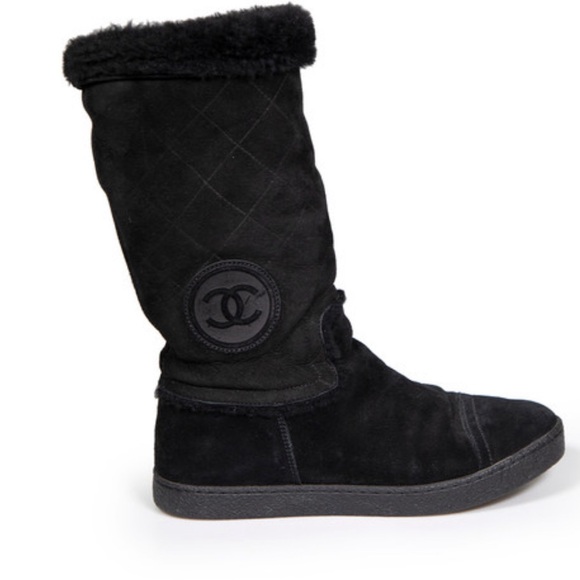 CHANEL BOOTS
Convertible Suede & Shearling Boot - Picture 3 of 11